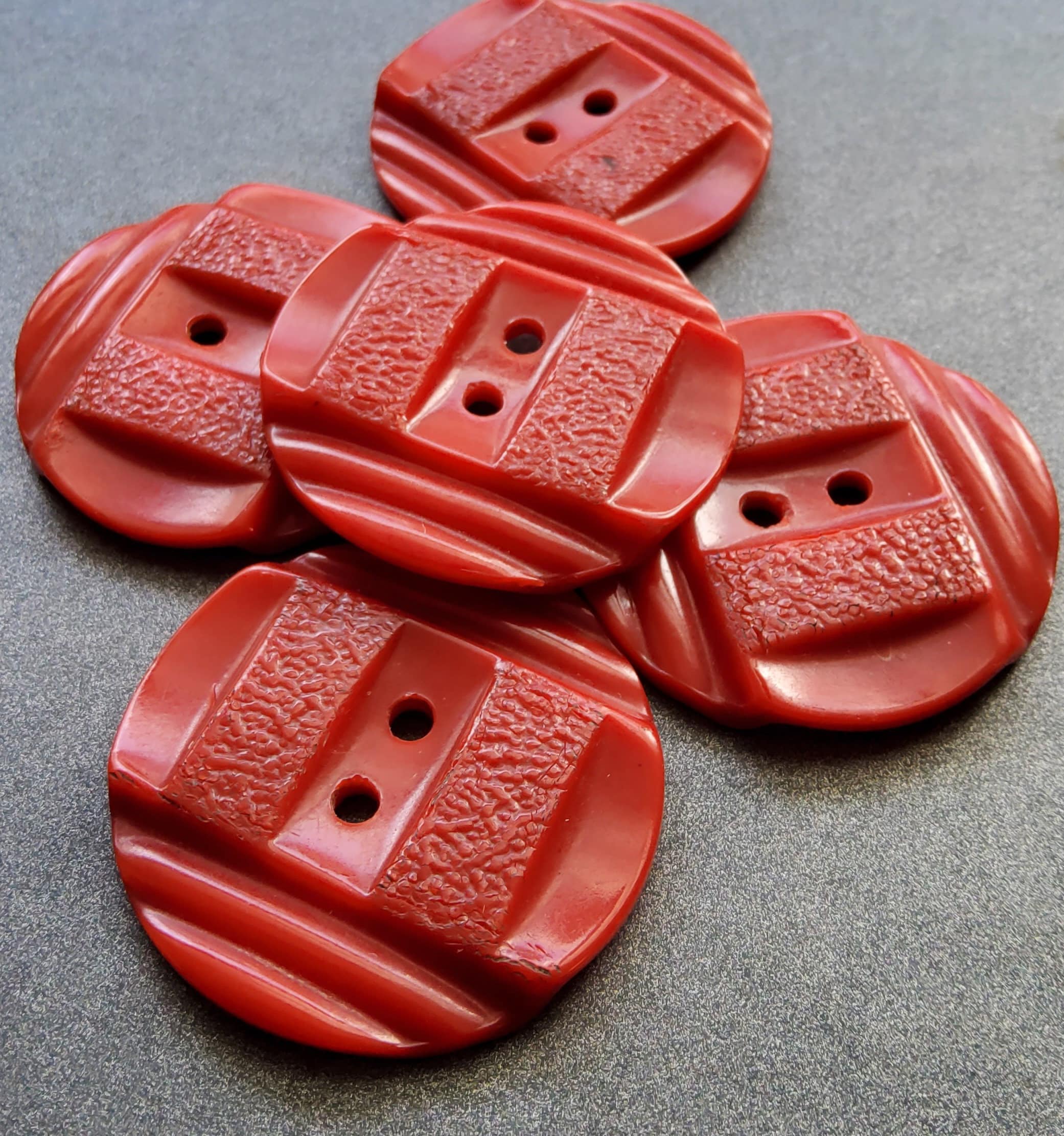Large buttons outlet