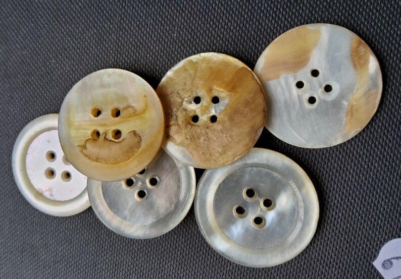 Vintage 1900's set of six mother of pearl buttons. image 5