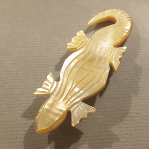 Large hand carved mother of pearl lizard button. image 3