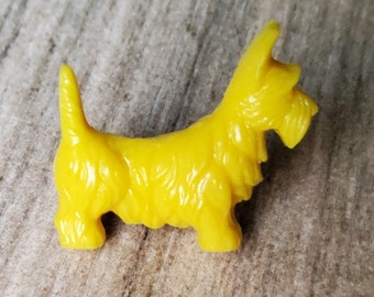 Vintage 1940's yellow scottie dog buttons.