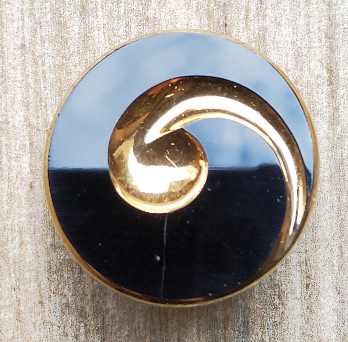Two LOUIS VUITTON LV Logo Metal buttons 16mm New Black Gold