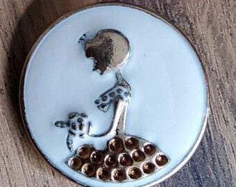 Vintage weißer Emaille-Hochzeitsbutton.