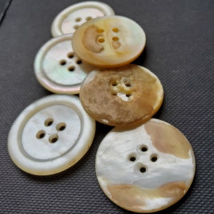 Vintage 1900's set of six mother of pearl buttons. image 4