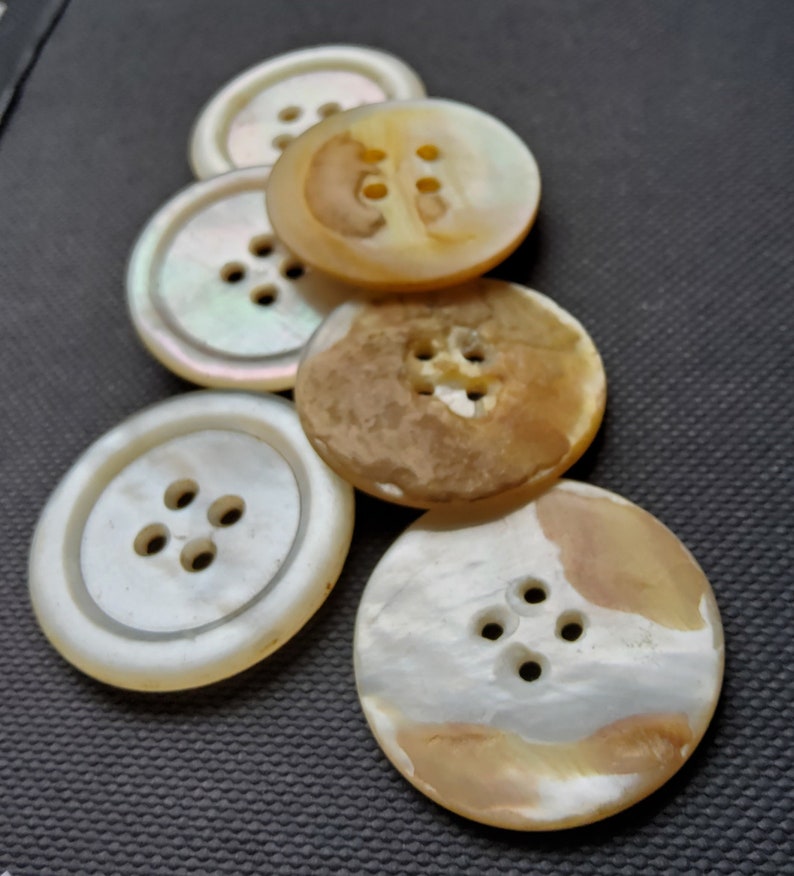 Vintage 1900's set of six mother of pearl buttons. image 4