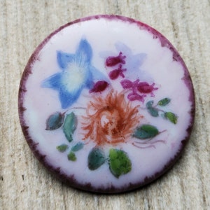 Vintage hand painted early 1900&#39;s porcelain button.