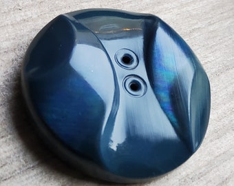 Vintage large 1920-30's stylish celluloid coat button.