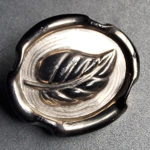 Vintage large bimini style glass 1950s button.