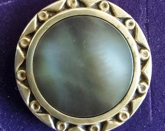 Vintage messing parelmoer knop begin 1900.