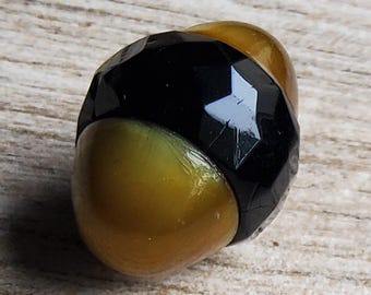 Vintage 1920's Art Deco glass button.