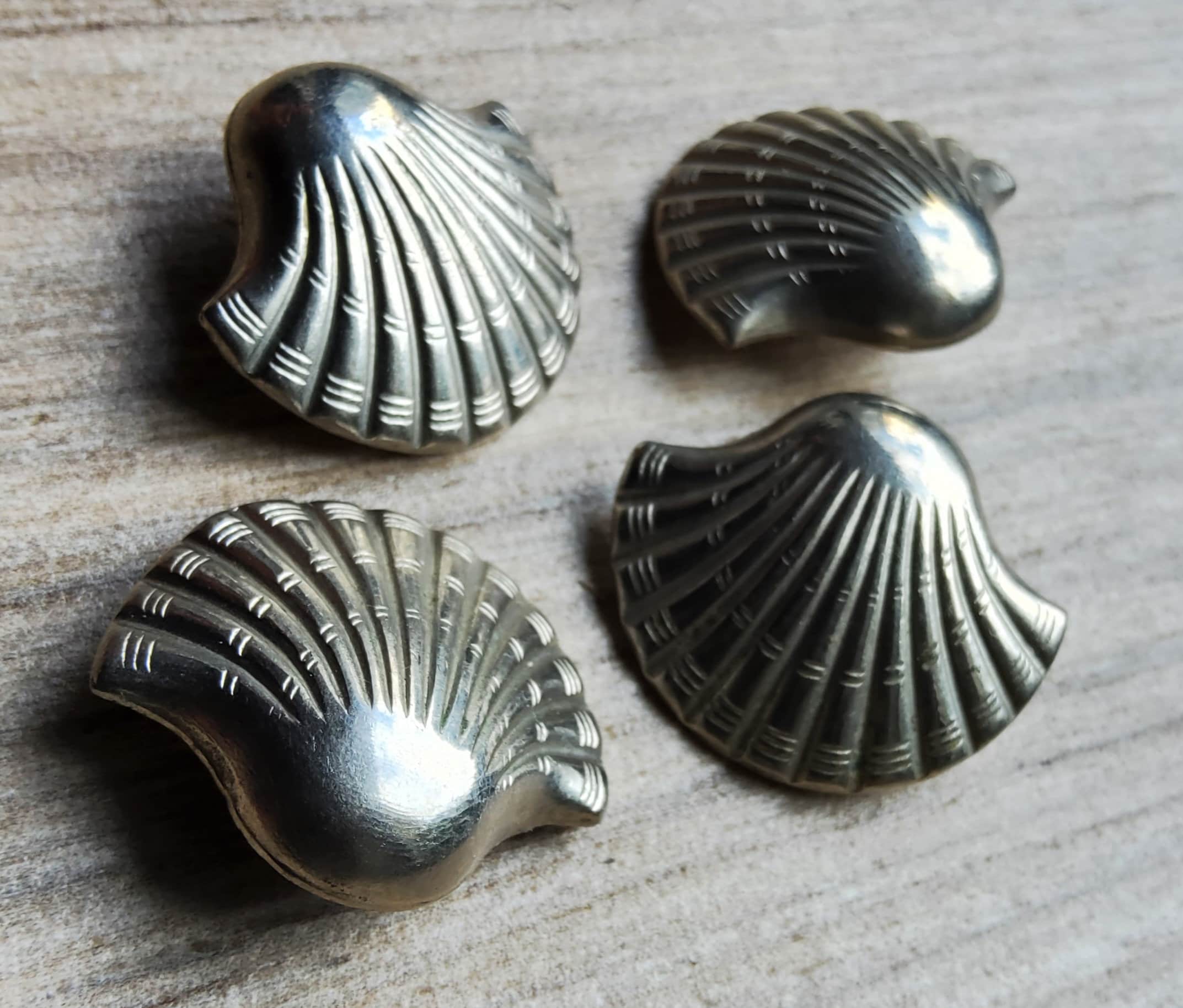 1920 年代の大きなシェルボタン 4 個のヴィンテージ セット。 - Etsy 日本