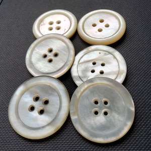 Vintage 1900's set of six mother of pearl buttons. image 1