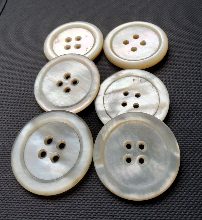 Vintage 1900's set of six mother of pearl buttons. image 1