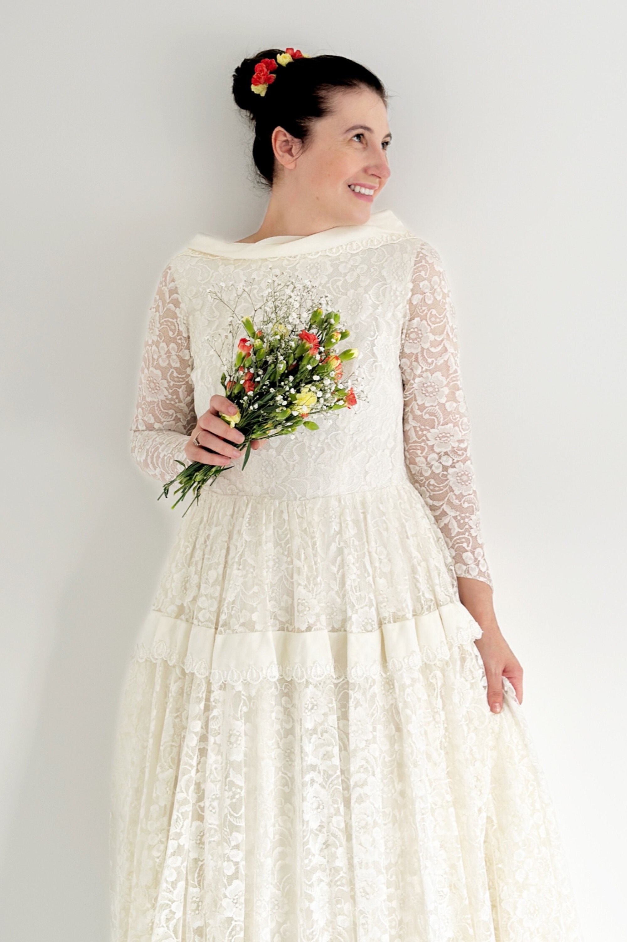 Vintage Ivory Cream Lace Wedding Dress | UK 8 Today