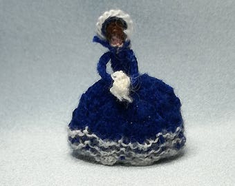Knitted tea cosy - dark bleu