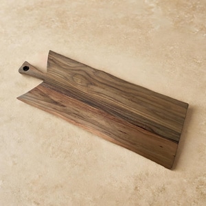 Schneidebrett aus Holz, mit individueller Gravur, Live-Rand, 30-80 cm lang, Handarbeit, Made in Italy