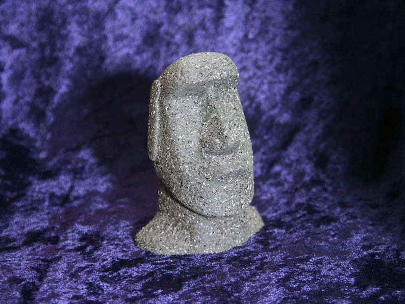 Moai 1 Grey Stone