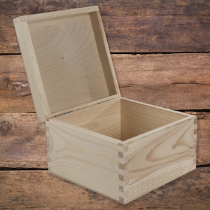 Plain Square Wooden Box | 16x16x10.5 cm | Decorative Gift Storage Case Keepsake Memorabilia Trinket Organiser | Plain Pine For Decoupage