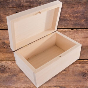 Blank Wooden Decorative Box | 16.5 x 11 x 7.5 cm | Trinket Jewellery Keepsake Memory Case | Bolt Closure | Decorative Paintable Wood