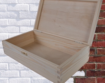 Scatola di legno semplice con coperchio e chiusura / 28x16x8 cm / Scatola regalo per conservare piccoli oggetti / Pino verniciabile per incisioni artigianali