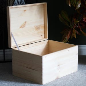 Large Deep Pine Lidded Storage Box | 39.5 x 29.5 x 23 cm | Plain Wood Unpainted Keepsake Memory Storage Container | Wooden Xmas Eve Box