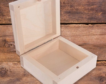 Wooden Tiny Small Storage Square Box With Lid & Bolt Closure | 8.5x8.5x3.7 cm | Trinket Jewellery Case | Decorative Unpainted Lime Wood