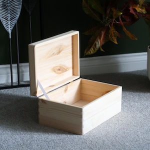 Kiefer Deckeldose | 29,5 x 19,5 x 13cm | Schlichter Holz unlackierter Andenken Memory Aufbewahrungsbehälter | Weihnachtsbox aus Holz