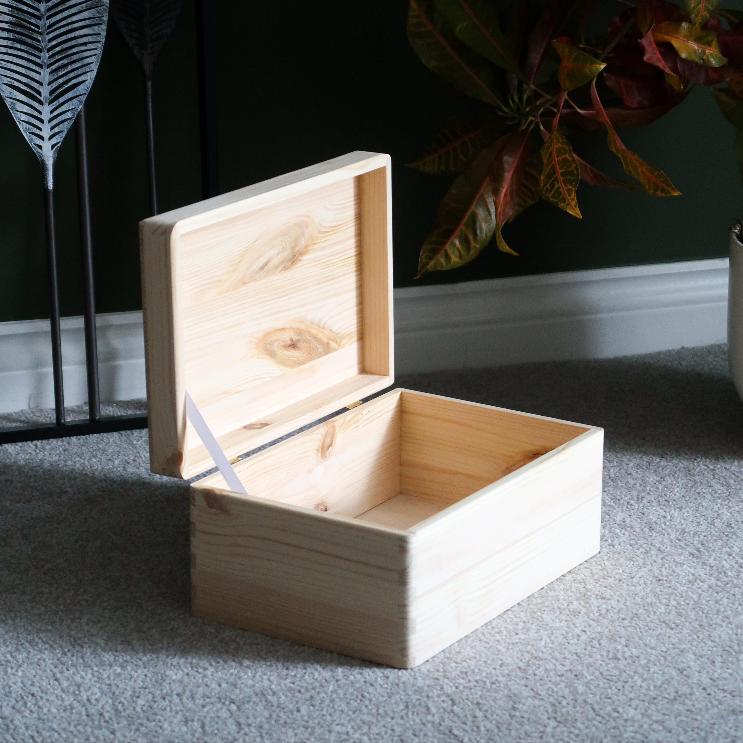 Pine Lidded Storage Box | 29.5 X 19.5 X 13 Cm | Plain Wood