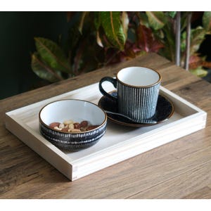 Klein rechthoekig houten ondiep dienblad | 30 x 20 x 3 cm | Presentatiedoos weergeven | Thee Koffie Eten Snack Serveerschaal | Gewoon hout om te decoreren