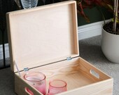 Große flache Aufbewahrungsbox aus Holz mit Klappdeckel und ausgesparten Griffen | Spielzeugkiste Brust Kiste Kofferbehälter | Dekorative Uni unlackierte Kiefer