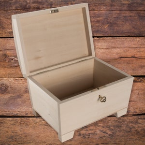 Small Wooden Treasure Box With Key Lock | 20 x 14 x 12.5 cm | Trinket Jewellery Storage Case | Decoupage Arts & Crafts | Unpainted Lime Wood