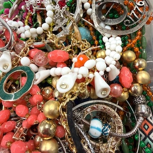 5 LBS Junk Costume Jewelry Lot Broken Tangled Repurpose Repair Pounds Vintage Upcycle ASMR Therapy Unsorted Craft Art DIY Mosaic Grab Bag image 6