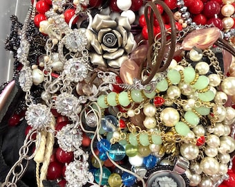 5ポンドのジャンクコスチュームジュエリーロット、壊れた、絡まった、再利用、修理、ポンド、ヴィンテージ、アップサイクル、ASMRセラピー、未分類、クラフトアート、DIYモザイクグラブバッグ