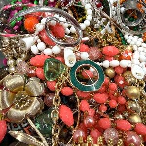 5 LBS Junk Costume Jewelry Lot Broken Tangled Repurpose Repair Pounds Vintage Upcycle ASMR Therapy Unsorted Craft Art DIY Mosaic Grab Bag image 4