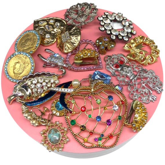 Vintage Costume Jewelry Lot: Broken Rhinestone Brooches, Earrings