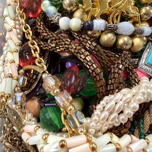 5 LBS Junk Costume Jewelry Lot Broken Tangled Repurpose Repair Pounds Vintage Upcycle ASMR Therapy Unsorted Craft Art DIY Mosaic Grab Bag image 3