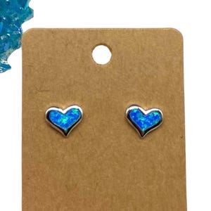 Blauer Feueropal-Herz-Bolzen-Ohrringe Solid 925 Sterling Silber Schmuck Stein Geschenk