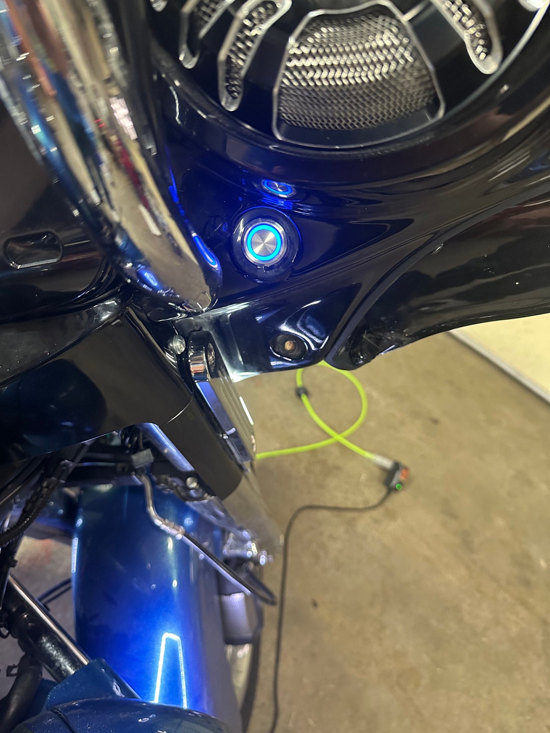 Motorcycle Garage Door Opener Button: Harley Davidson 12V Plug