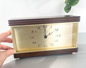 Junghans quartz table clock made of wood and brass