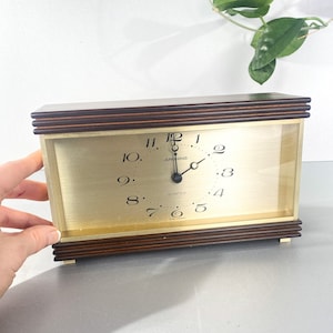 Junghans quartz table clock made of wood and brass