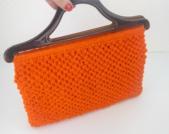 Bolsa vintage de macramê na cor laranja, bolsa de tricô com alça de baquelite marrom dos anos 70