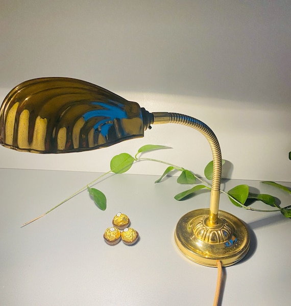 Brass clam shell lamp outlet