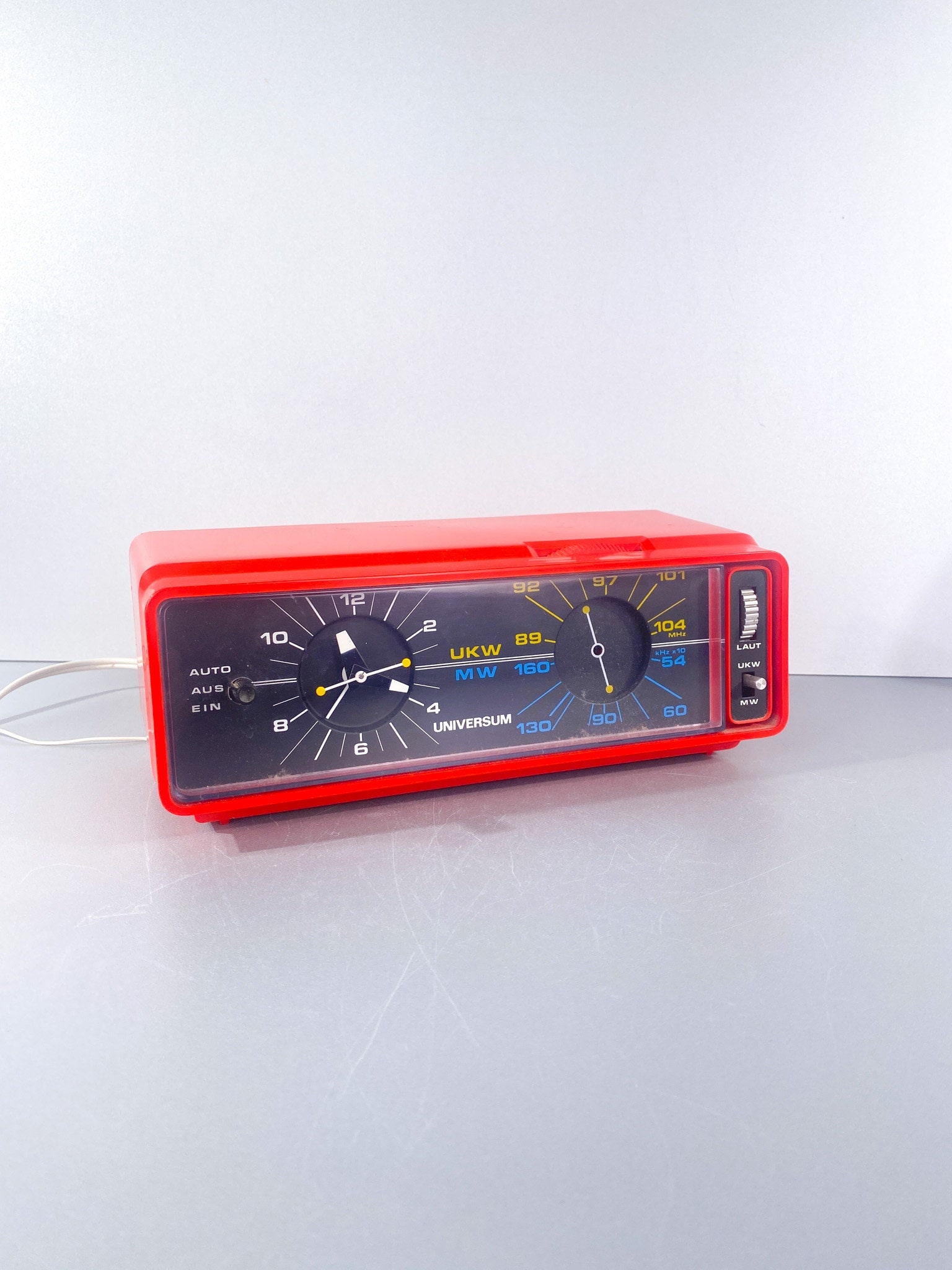 Quelle Universum table clock / table radio in red original vintage 70s