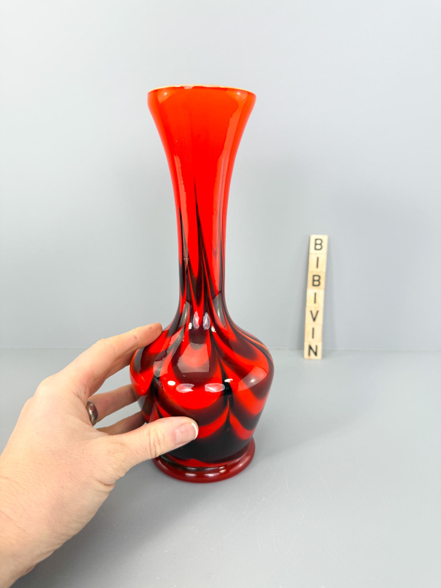 渦巻き模様の赤のビンテージ ガラス花瓶、オパーリン フィレンツェ