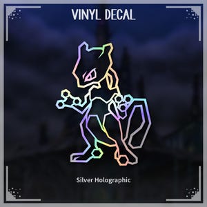 Puede incluir: Calcomanía de vinilo holográfica plateada con una ilustración estilizada de una criatura. La calcomanía tiene un diseño geométrico con un brillo de arcoíris. El texto "VINYL DECAL" está en la parte superior y "Silver Holographic" en la inferior.