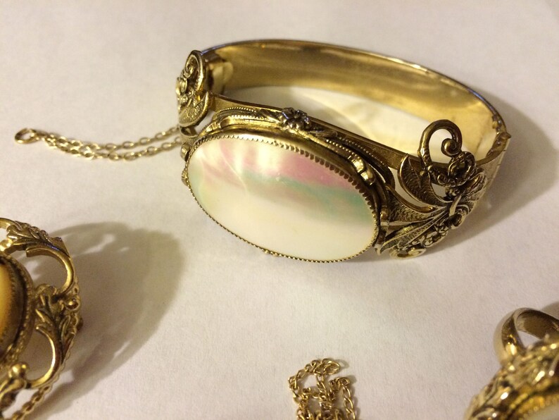 1950s Whiting /& Davis Mother of Pearl Cabochon Gold Filigree Parure Pin Pendant 6-pc. set Bracelet Earrings Ring