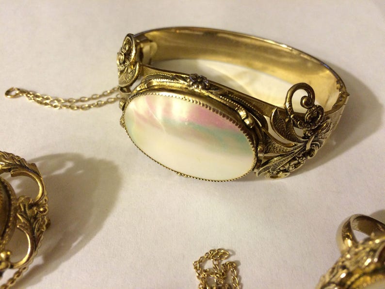 1950s Whiting /& Davis Mother of Pearl Cabochon Gold Filigree Parure Pin Pendant 6-pc. set Bracelet Earrings Ring