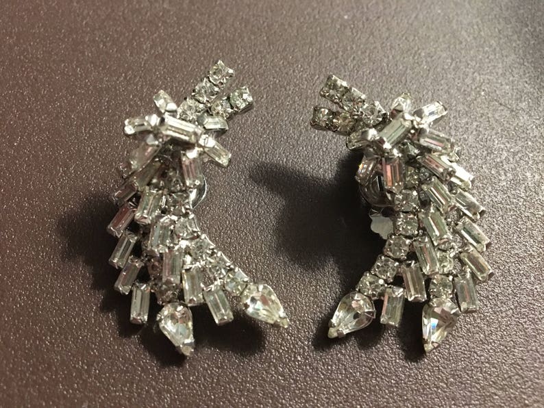 Vintage 1950s Clear Crystal Glass Stones Comet Clip Earrings