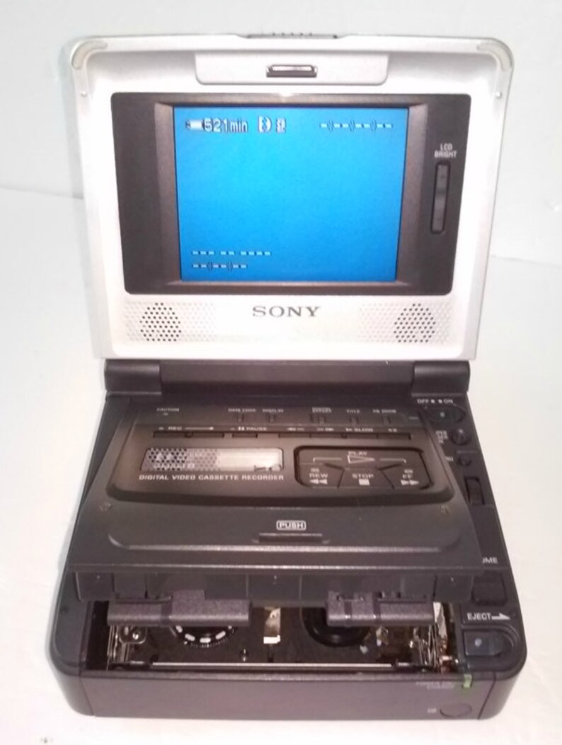 Mint Condition Sony Video Walkman GV-D800 NTSC Digital 8 PlayerRecorder
