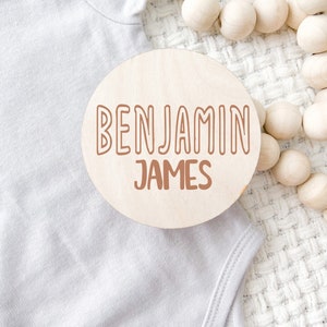 Disques en bois pour faire-part de bébé - carte étape - cadeau de douche - nom de bébé gravé personnalisé - marqueur de carte en bois gravé, accessoire photo A4