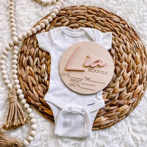 Nom personnalisé cercle - carte étape - panneau cursive de l'hôpital - stat de naissance - faire-part de naissance - accessoire photo en bois gravé - plaque 3D